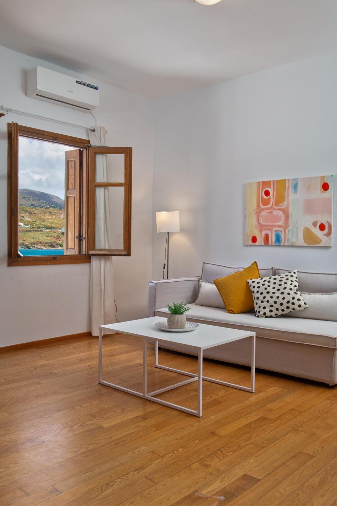 Seaview Comfy Flat In - Walk To *
